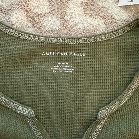 AMERICAN EAGLE GREEN LONG SLEEVE TOP - Picture 2 of 2